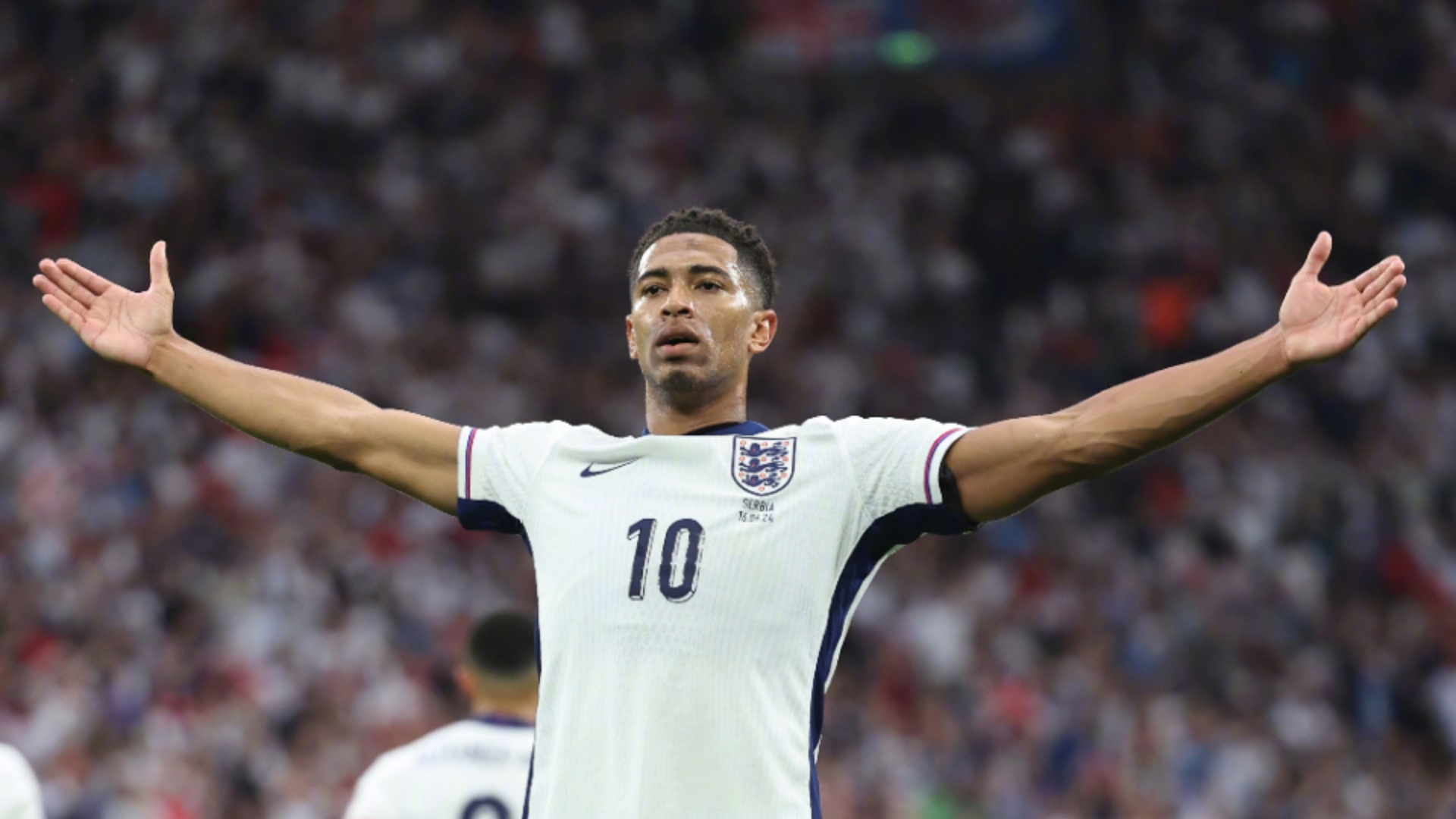 2026年美加墨世界杯扩军至48队，小组赛规则革新，淘汰赛对阵更复杂，传统强队与新势力激烈竞争。（2026美加墨世界杯扩军至48队：小组赛改制、淘汰赛更复杂，豪强与新势力激战升级）