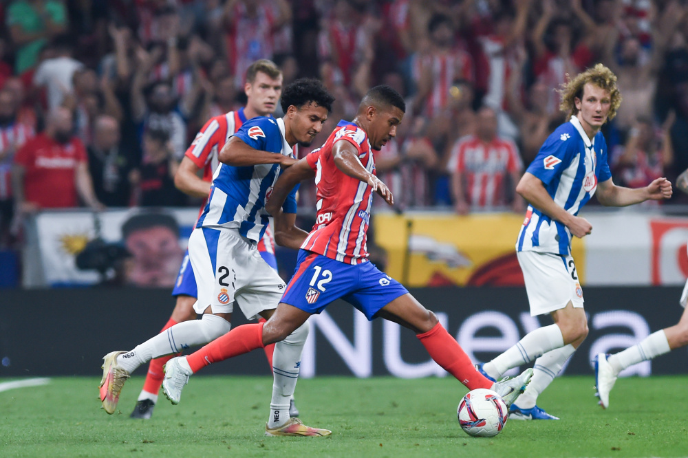 别把跑车当坦克！莱奥转型中锋，是补了短板却废了武功？（别让跑车去撞线！莱奥转中锋，补短还是削长？）