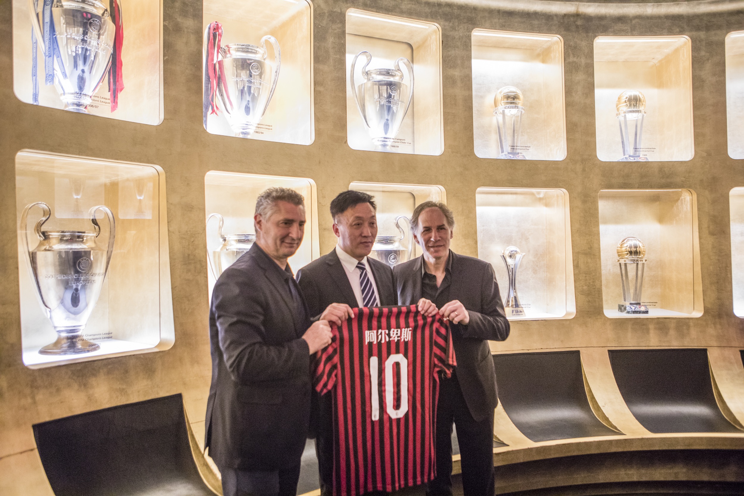 官方：意大利裁判圭达将执法欧冠阿森纳vs拜仁（官宣：意大利名哨圭达将执法欧冠阿森纳对阵拜仁）