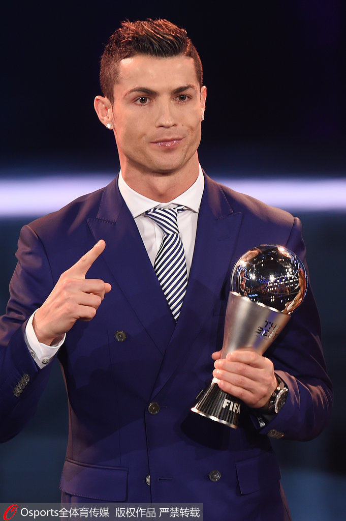 亚精英赛战报：穆希卡戴帽+补时2球，萨德4-2迪拜国民（亚精英赛：穆希卡帽子戏法补时双响，萨德4-2击退迪拜国民）