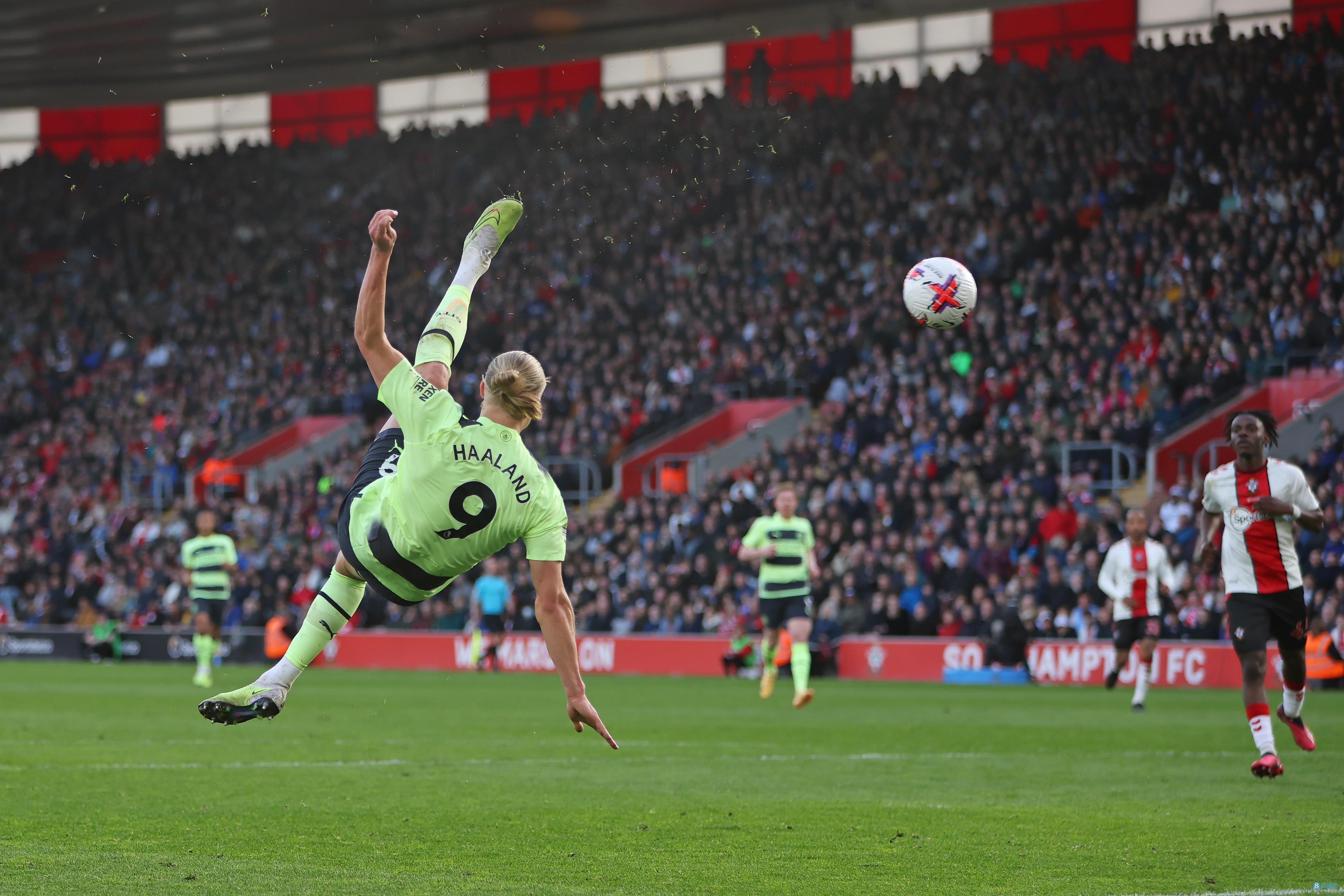 斯基拉：英超俱乐部想签圣地亚哥-卡斯特罗，但博洛尼亚不想卖（斯基拉：英超队盯上圣地亚哥-卡斯特罗，博洛尼亚无意出售）