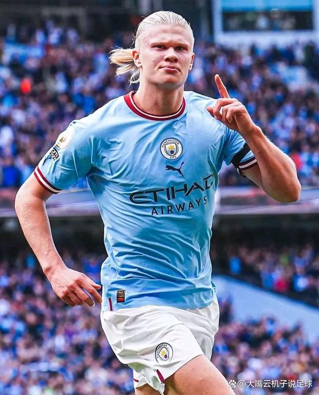 前锋关键时刻进球锁定胜利（前锋关键一击定胜局）