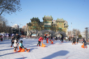 每体：巴萨有意左后卫索萨，想用桑托斯欠的290万欧锁定交易（每体：巴萨看中左后卫索萨，计划以桑托斯所欠290万欧作为筹码敲定转会）