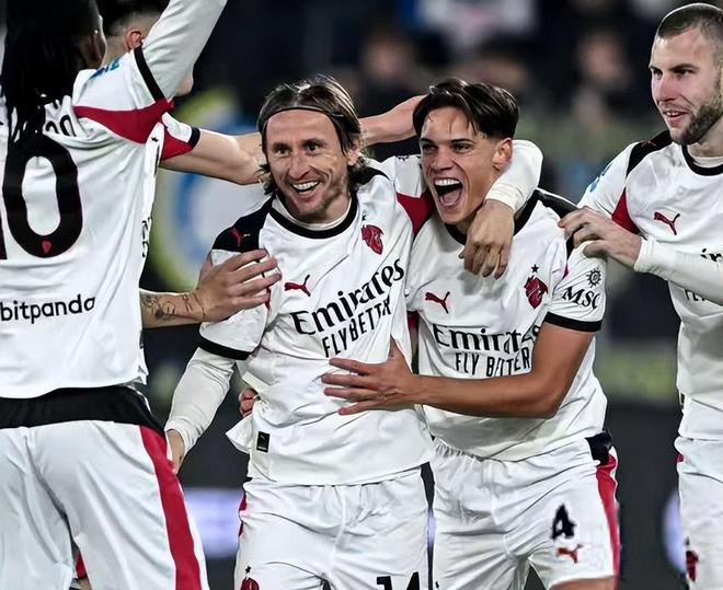 拉科鲁尼亚核心佩克：梦想为皇萨效力，希望能入选西班牙队（拉科鲁尼亚核心佩克：渴望披上皇马或巴萨战袍，盼获西班牙国家队征召）