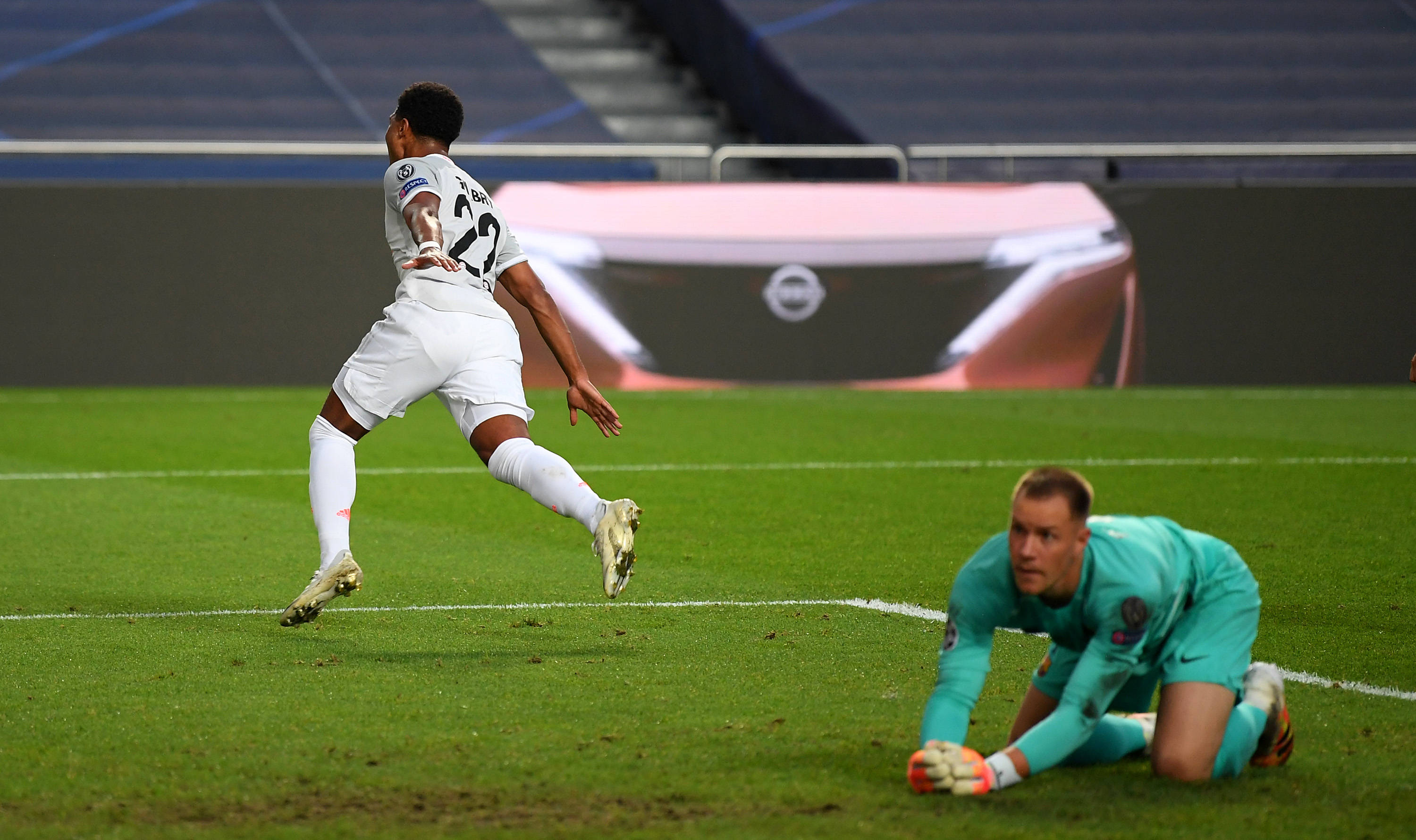 CBA：辽宁大胜山东 外援联手爆发（CBA：辽宁轻取山东，双外援合力发威）