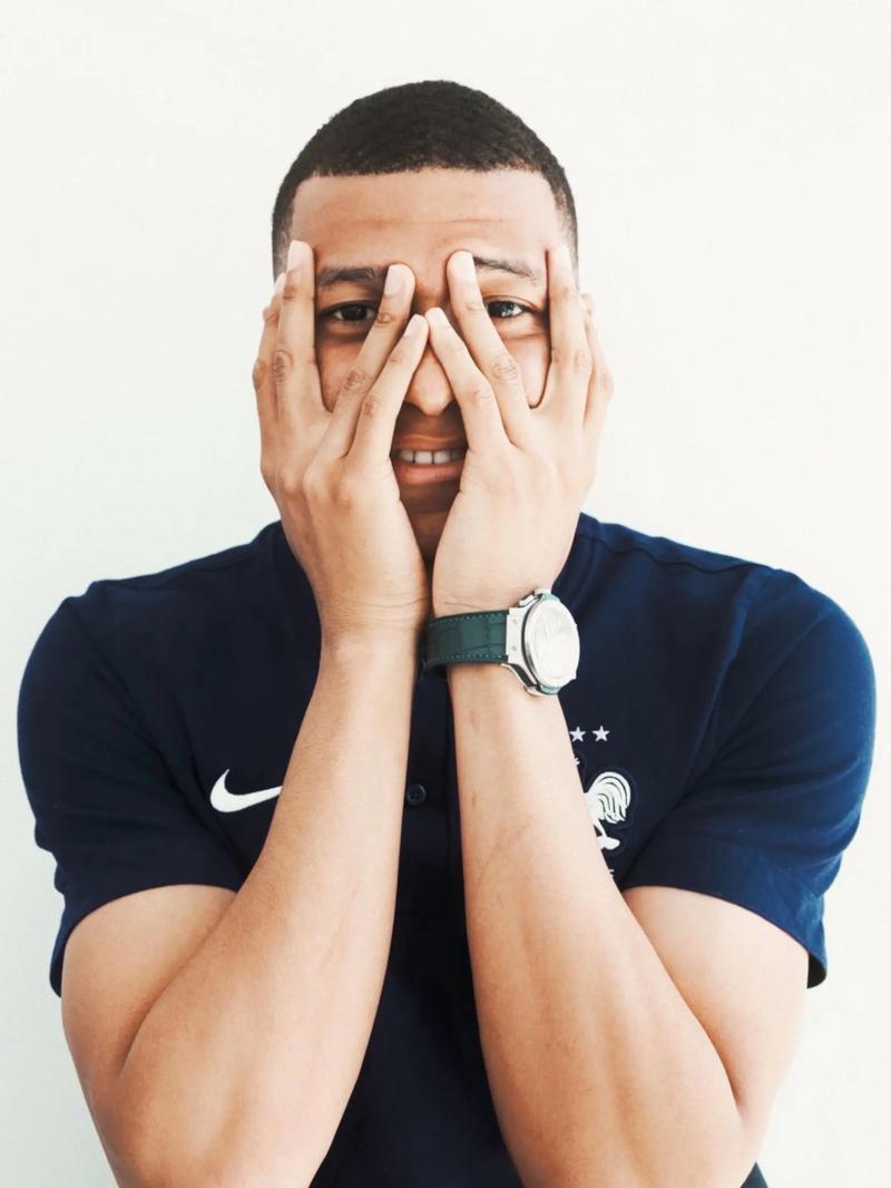 前锋单场帽子戏法，刷新赛季纪录（锋线球员上演帽子戏法，改写本赛季纪录）