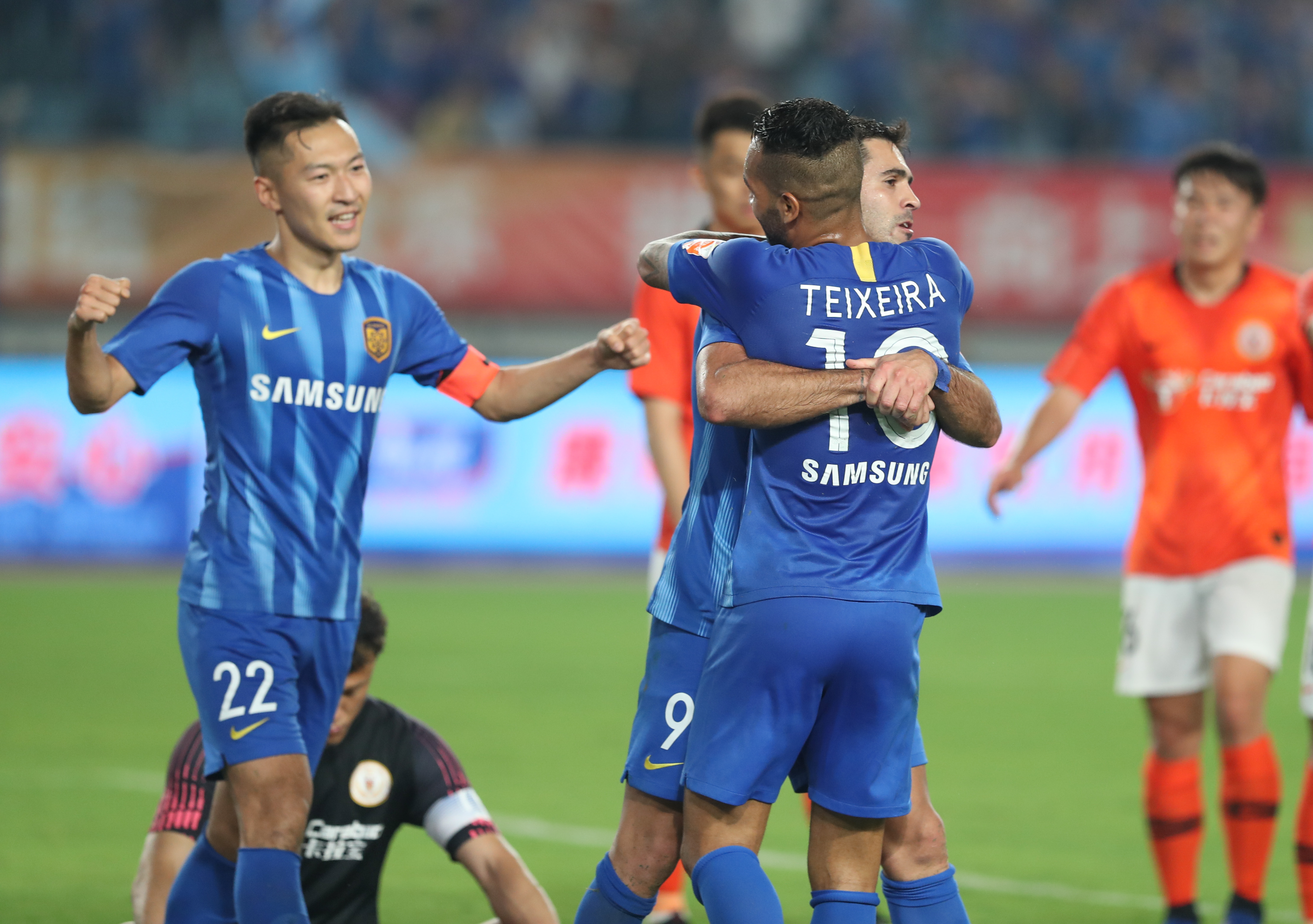 朱婷张常宁是女排史上最强大小主攻！吴梦洁李盈莹惠若琪不如她们（女排最强大小主攻当属朱婷与张常宁，吴梦洁李盈莹惠若琪略逊一筹）