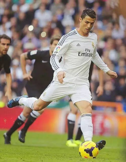 意甲保级生死冲！萨索洛主场剿杀19名紫百合，贝拉尔迪复出即王炸