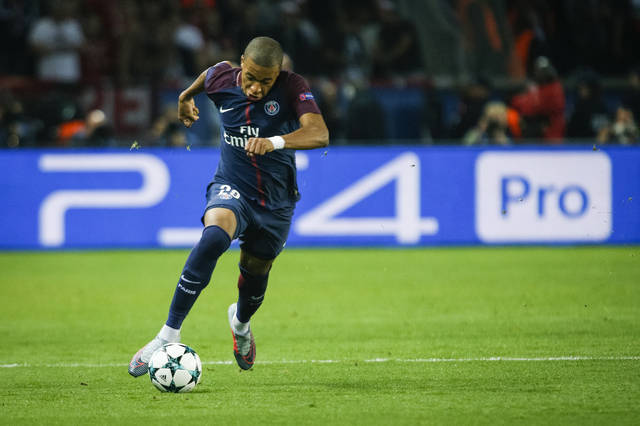 打进精彩世界波+头球破门，马杜埃凯当选欧冠本周最佳球员（神仙球加头槌建功，马杜埃凯荣膺欧冠周最佳）