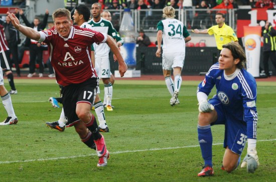 意媒：米兰派球探现场考察亨克18岁前腰卡雷察斯（意媒称米兰派遣球探赴现场评估亨克18岁前腰卡雷察斯）